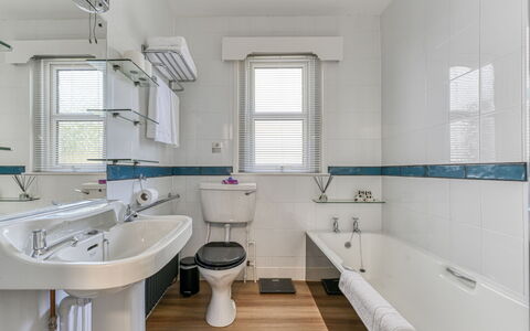 Suilven: Bathroom, Plumbing Fixture, Flooring, Toilet Seat, Toilet, Floor, Sink, Interior Design, Plumbing, Tap