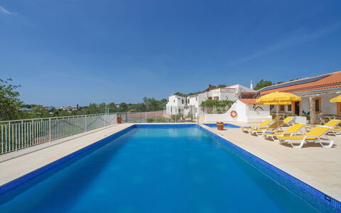 Paderne 608: Water, Sky, Property, Building, Plant, Azure, Swimming Pool, Shade, Architecture, House
