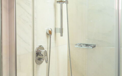 Katschberg 8: Shower Head, Plumbing Fixture, Shower Door, Shower Bar, Bathroom, Shower, Line, Shower Panel