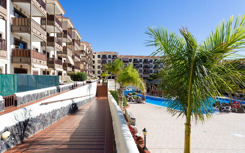 Costa del Silencio 601: Sky, Building, Azure, Plant, Seaside Resort, Urban Design, Body Of Water, Arecales, Leisure