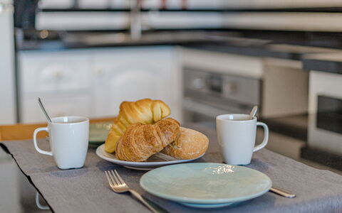 Costa del Silencio 601: Food, Table, Tableware, Furniture, Coffee Cup, Drinkware, Dishware, Cup, Plate, Ingredient