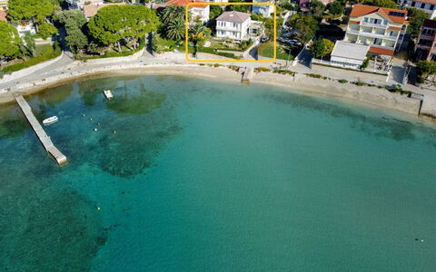 Koka: Water, Building, Property, Azure, Plant, Swimming Pool, Tree, Seaside Resort, Window, House