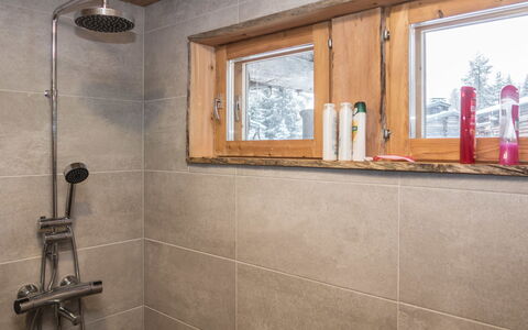 Salmikangas F1: Wall, Flooring, Floor, Plumbing Fixture, Interior Design, Ceiling, Plumbing, Bathroom, Room, Tile