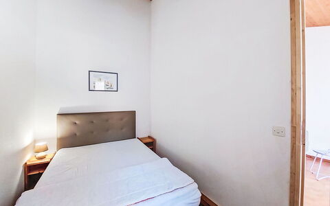 Les Mathes 220: Wall, Bed, Bedroom, Flooring, Floor, Bed Sheet, Wood, Interior Design, Bedding, Furniture