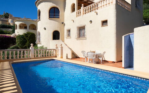 Almirante: Water, Plant, Property, Building, Swimming Pool, Blue, Azure, Shade, Lighting, Chair