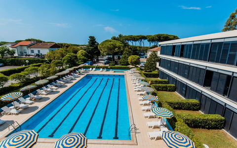 Marina di Bibbona 650: Plant, Sky, Water, Daytime, Property, Swimming Pool, Building, Azure, Tree, Cloud