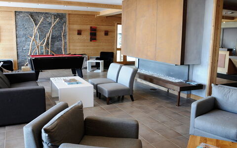 Bourg St Maurice 651: Furniture, Couch, Living Room, Floor, Flooring, Wood, Comfort, Wall, Building, Shade