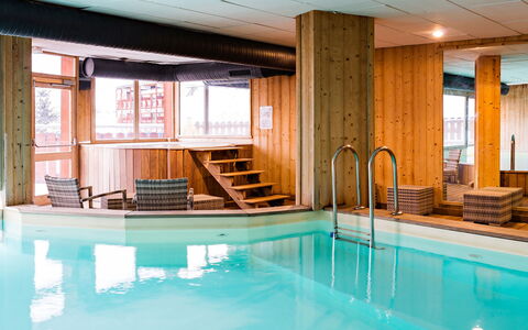 Bourg St Maurice 651: Water, Property, Swimming Pool, Azure, Interior Design, Architecture, Window, Floor, Leisure, Real Estate