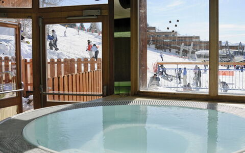 Bourg St Maurice 651: Property, Daytime, Water, Shade, Architecture, Leisure, Swimming Pool, Sky, Real Estate, Snow