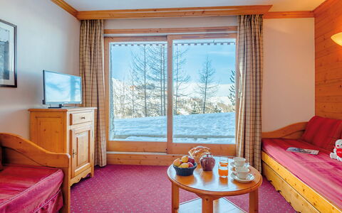 La Plagne 647: Furniture, Comfort, Azure, Building, Wood, Table, Cabinetry, Interior Design, Flooring, Bed Frame