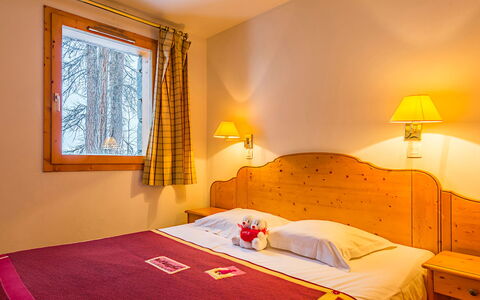 La Plagne 647: Property, Furniture, Comfort, Wood, Interior Design, Textile, Lighting, Window, Shade, Architecture