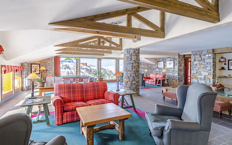 La Plagne 647: Furniture, Property, Table, Couch, Living Room, Interior Design, Comfort, Architecture, Floor, Wood