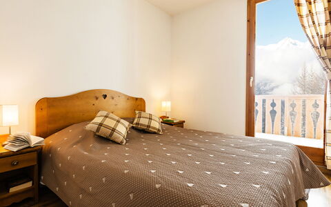 Vallandry 651: Property, Furniture, Building, Comfort, Bed Frame, Wood, Textile, Interior Design, Shade, Flooring