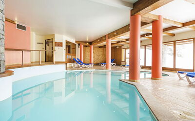 Vallandry 651: Water, Swimming Pool, Building, Floor, Leisure, Flooring, House, Real Estate, Recreation, Ceiling