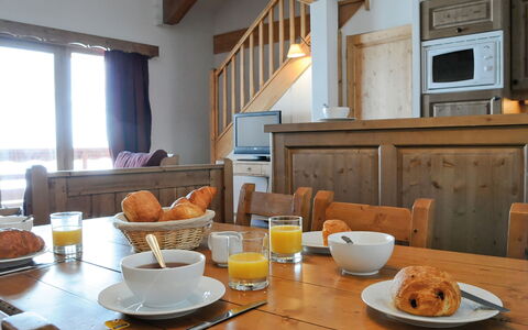 La Toussuire 651: Food, Table, Tableware, Furniture, Cabinetry, Plate, Window, Interior Design, Dishware, Wood