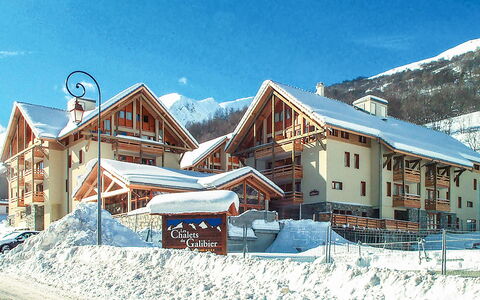 Valloire 651: Sky, Snow, Building, Window, House, Slope, Cloud, Freezing, Landscape, Geological Phenomenon