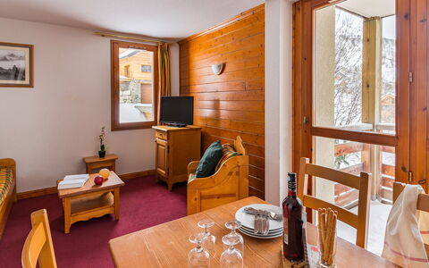 Valloire 651: Table, Picture Frame, Furniture, Property, Wood, Chair, Interior Design, Floor, Tableware, Window