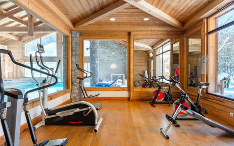 Serre Chevalier 651: Building, Window, Wood, Exercise Machine, Interior Design, House, Floor, Flooring, Beam, Leisure