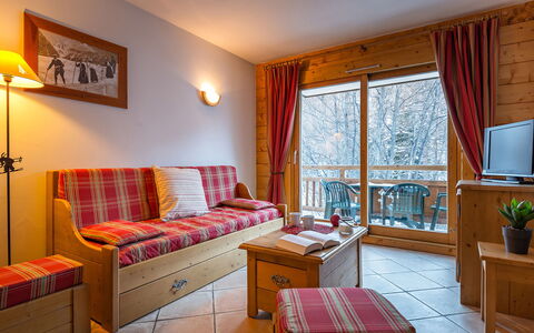 Serre Chevalier 651: Furniture, Property, Window, Table, Picture Frame, Comfort, Wood, Interior Design, Drawer, Lighting
