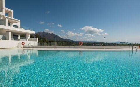 Mañanas Felices Iii: Water, Cloud, Sky, Water Resources, Building, Plant, Azure, Swimming Pool, Window, Coastal And Oceanic Landforms
