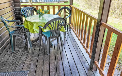Geli: Wood, Porch, Wood Flooring, Furniture, Flooring, Floor, Hardwood, Outdoor Furniture, Deck, Wood Stain