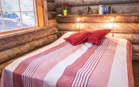 Rukanhippu: Wood, Bedroom, Interior Design, Textile, Bed, Linens, Furniture, Bed Sheet, Bedding, Room