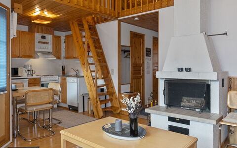 Siulapalkinen a 4: Furniture, Wood, Flooring, Interior Design, Floor, Ceiling, Room, Kitchen, Apartment, Living Room