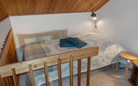 Siulapalkinen a 4: Furniture, Interior Design, Floor, Wall, Flooring, Bedroom, Wood, Bed, Ceiling, Room
