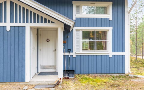 Oivanpyhä C 10: Balcony, Apartment, Shade, Glass, Condominium, Handrail, Porch, Daylighting, Deck, Outdoor Furniture