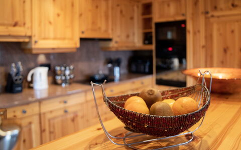 Villars 761: Food, Cabinetry, Countertop, Tableware, Kitchen Appliance, Wood, Table, Kitchen, Interior Design, Home Appliance