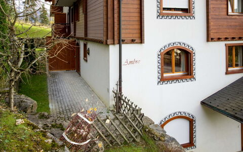 Villars 761: Plant, Building, Window, Wood, Yellow, Neighbourhood, Residential Area, Cottage, Stairs, Urban Design