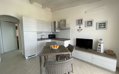 Le Verande Bilo con Piscina: Cabinetry, Kitchen Appliance, Wood, Interior Design, Flooring, Floor, Kitchen, Kitchen Stove, Hardwood, Door