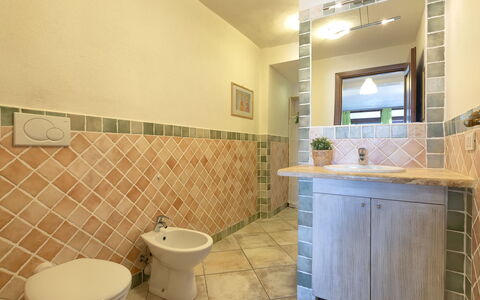 Robby: Flooring, Wall, Interior Design, Floor, Plumbing Fixture, Bathroom, Ceiling, Tile, Plumbing, Lighting
