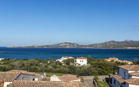 Robby: Sky, Blue, Water, Body Of Water, Horizon, Coastal And Oceanic Landforms, Coast, Sea, Summer, Ocean