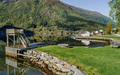 Mathias: Water, Mountainous Landforms, Body Of Water, Green, Water Resources, Mountain, Nature, Hill, Natural Landscape