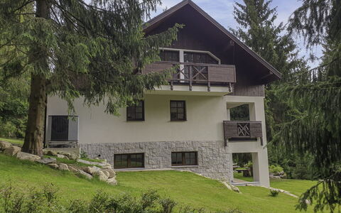 Harrachov 130: Snow, Sky, Mountain, Window, Cloud, Building, House, Slope, Tree, Cottage