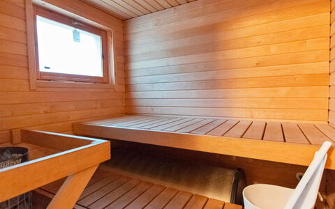 Saukonpiilo 1: Balcony, Apartment, Shade, Glass, Condominium, Handrail, Porch, Daylighting, Deck, Outdoor Furniture