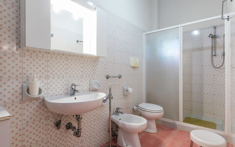 Scaletta + Girasole: Mirror, Plumbing Fixture, Sink, Property, Tap, Bathroom Sink, Bathroom, Purple, Shower Head, Interior Design