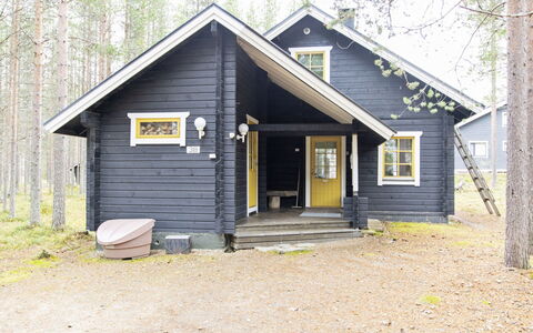 Villa Pipa: Cottage, House, Home, Garden Buildings, Siding, Log Cabin, Farmhouse, Estate, Shed, Yard