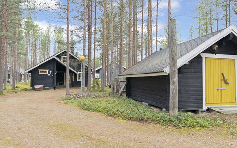 Villa Pipa: Cottage, House, Home, Garden Buildings, Siding, Log Cabin, Farmhouse, Estate, Shed, Yard