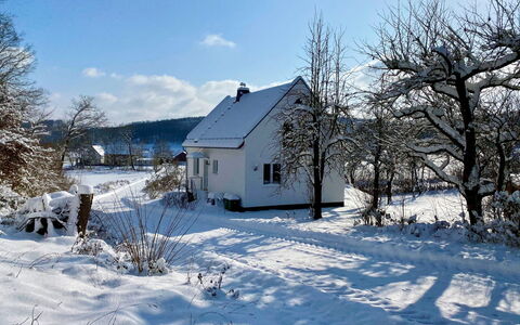 Forsthaus Gut Malberg: Sky, Cloud, Snow, Building, Window, Plant, House, Tree, Natural Landscape, Slope