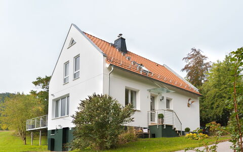 Forsthaus Gut Malberg: Snow, Sky, Mountain, Window, Cloud, Building, House, Slope, Tree, Cottage
