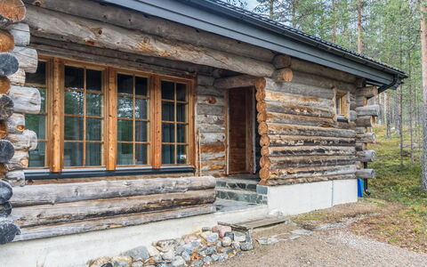 Kultatunturi: Balcony, Apartment, Shade, Glass, Condominium, Handrail, Porch, Daylighting, Deck, Outdoor Furniture