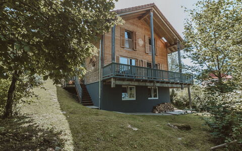 Chalet 1018: Building, Wood, House, Architecture, Home, Cottage, Land Lot, Rural Area, Door, Siding