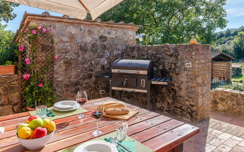 Podere Vignali: Wood, Wood Stain, Plank, Hardwood, Lumber, Gas, Shelving, Plywood, Natural Material