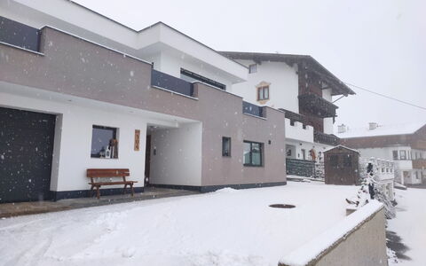 Anna: Building, Sky, Window, Snow, House, Residential Area, Cottage, Slope, Roof, Siding