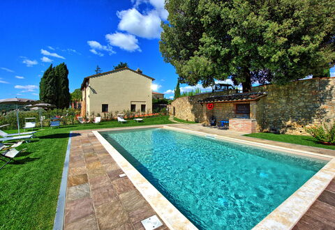 Montauto: Water, Plant, Sky, Cloud, Property, Swimming Pool, Building, Nature, Azure, Tree