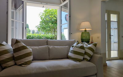 Il Giardino Segreto 640.2: Property, Couch, Furniture, Shade, Wood, Window, Comfort, Living Room, Lighting, Interior Design