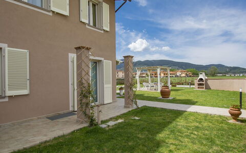 Del Sole: Sky, Plant, Property, Building, Window, Cloud, Land Lot, House, Grass, Residential Area