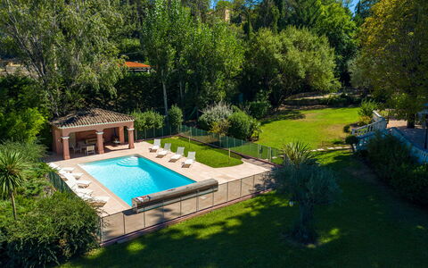 La Verdière: Plant, Tree, Vegetation, Natural Landscape, Land Lot, Swimming Pool, Building, Grass, Leisure, Landscape